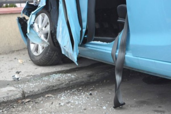 Accident rutier pe Tomis, din cauza nepăstrării distanţei regulamentare